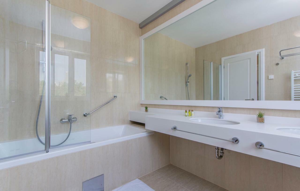 Villa Sterpazzi - Near Porec With Sea View, Private Jacuzzi, Sauna And Pool Višnjan Exterior foto