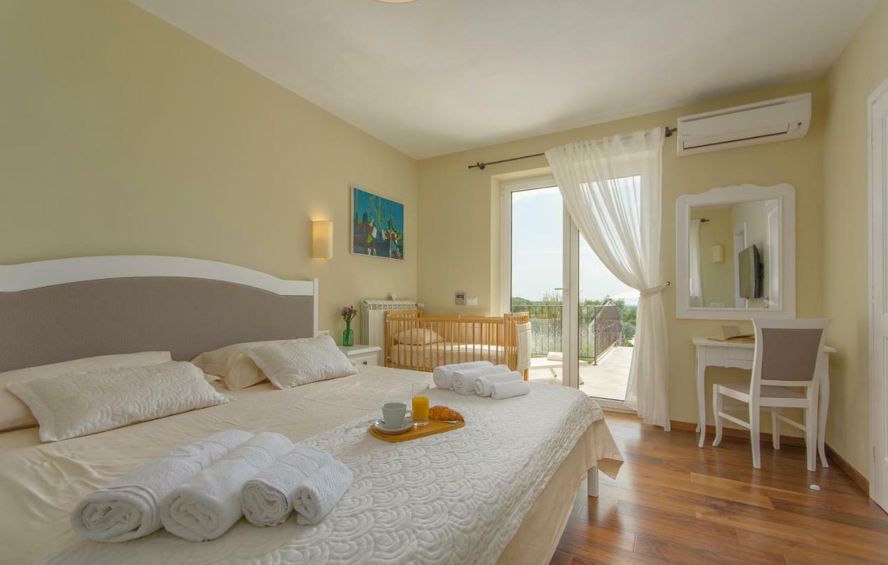 Villa Sterpazzi - Near Porec With Sea View, Private Jacuzzi, Sauna And Pool Višnjan Exterior foto